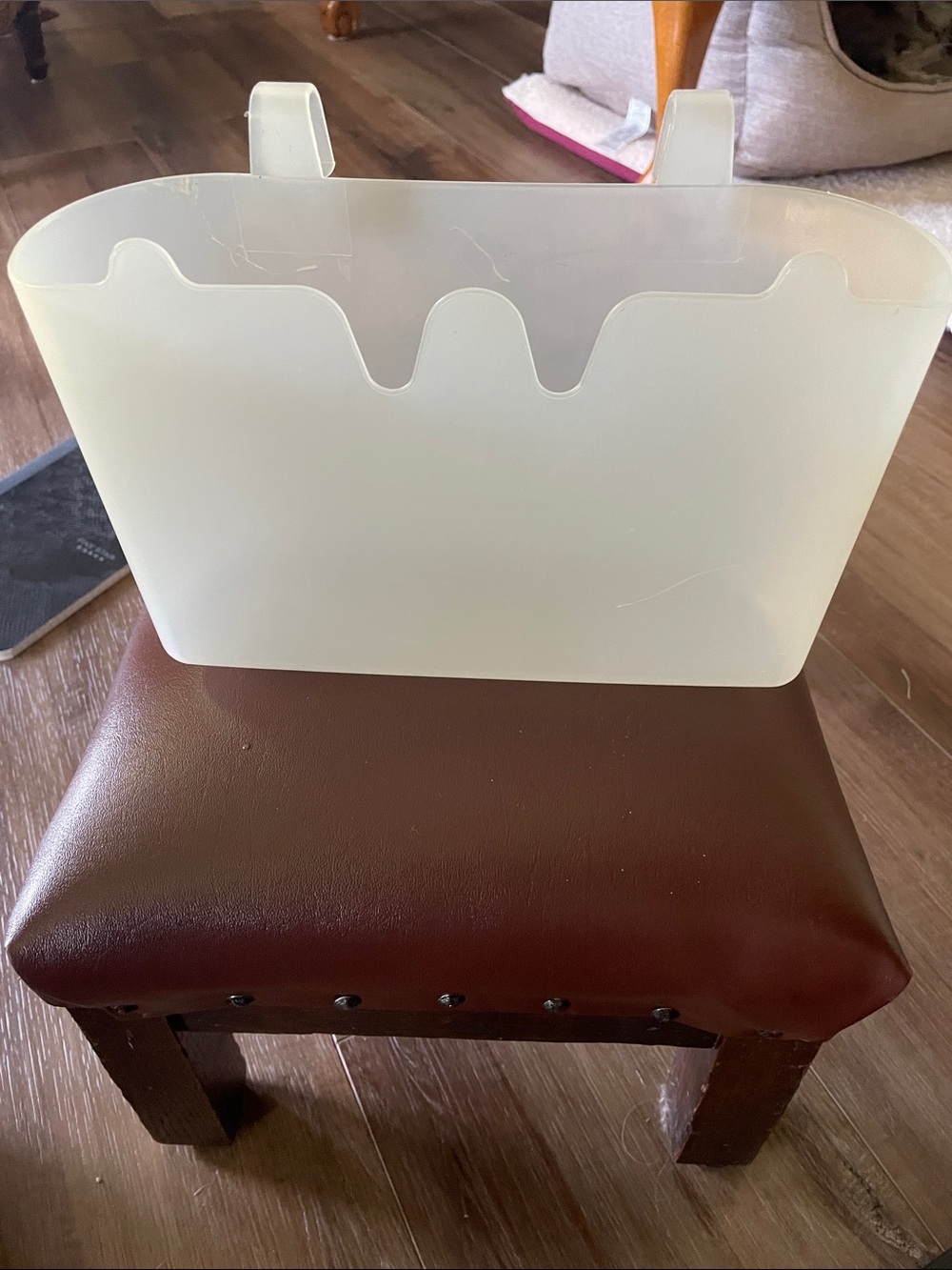 VTG Rubbermaid Over-the-Cabinet Hanging Storage Caddy in Frosted White